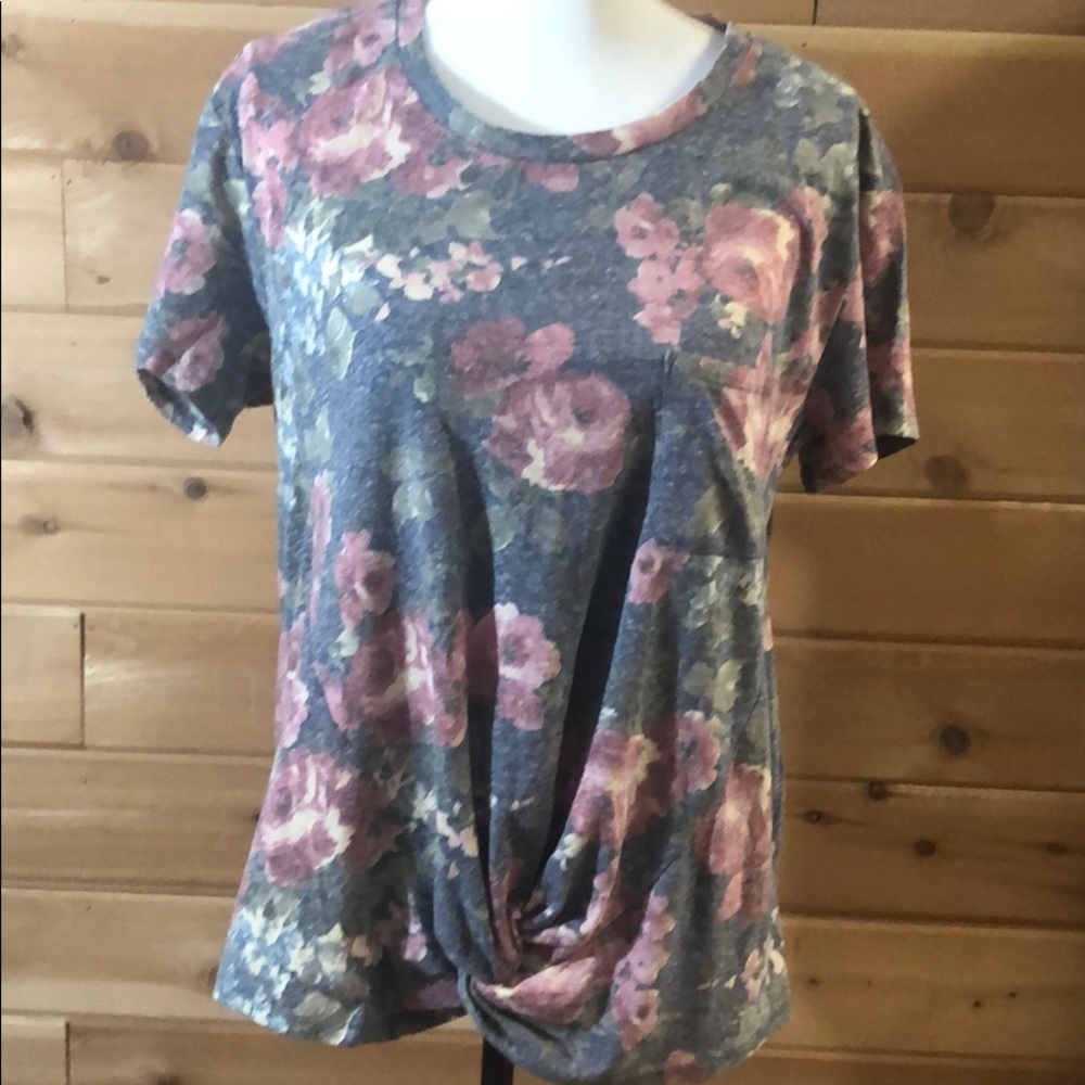 Signature Studio Short Sleeve Flowered T-shirt